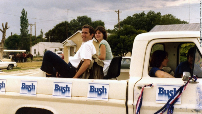 Ông George W. Bush và vợ Laura năm 1978.
