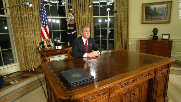 Ông Bush tại văn phòng ở Nhà Trắng ngày 19/3/2003.