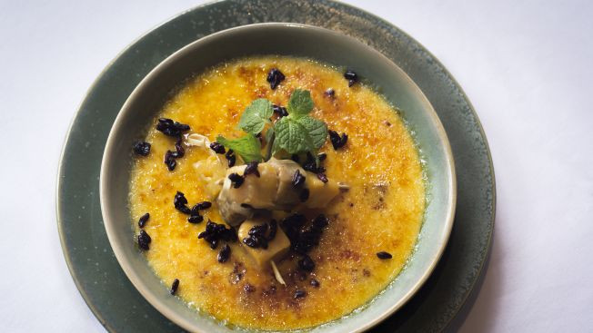 Khi đến Spices Garden, thực khách có thể thưởng thức nhiều món ăn Việt với phong cách chế biến khác lạ từ phở tới nem cuốn.