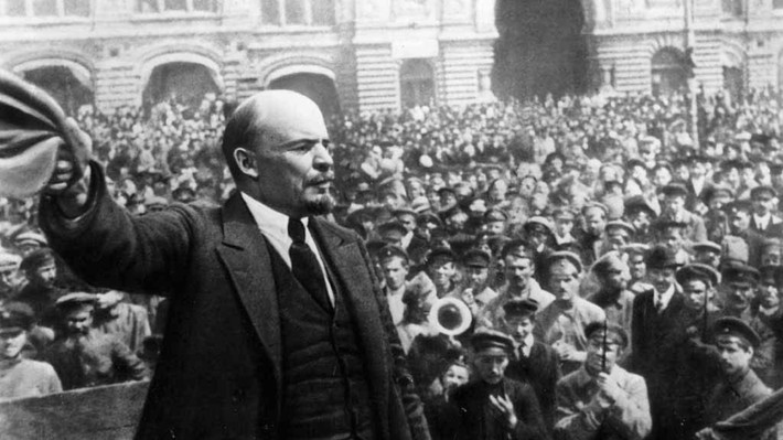 Cách mạng Tháng Mười Nga (7/11/1917) là một trong những sự kiện quan trọng nhất trong lịch sử quốc gia này nói riêng và lịch sử thế giới nói chung. Sự kiện này ghi dấu tên tuổi của một số nhân vật tiêu biểu, trong đó không thể không nhắc đến lãnh tụ Vladimir Ilyich Lenin.