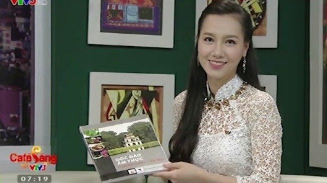 "Đây là công việc tôi yêu thích nên được làm việc với tôi là niềm vui. Tôi đã quen và không thấy bản thân thiệt thòi hay cần phải tự bù đắp cho mình. Gia đình cũng thông cảm và tạo điều kiện để tôi yên tâm hoàn thành công việc. Tôi thấy mình may mắn vì điều đó. Tôi nghĩ tình yêu thương và sự chăm sóc là việc ta thực hiện không nghỉ mỗi ngày chứ không riêng một dịp đặc biệt nào", "người pha cà phê" của chương trình Cà phê sáng cho biết thêm..