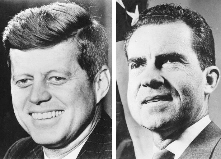 Cuộc tranh cử tổng thống Mỹ năm 1960 giữa Thượng nghị sỹ John F. Kennedy (bên trái ảnh) và Phó tổng thống Richard Nixon (bên phải ảnh) là một trong những cuộc chạy đua vào Nhà Trắng có kết quả sít sao nhất trong lịch sử và cũng là lần đầu tiên diễn ra hàng loạt các cuộc tranh luận công khai đầu tiên trực tiếp qua tivi. Trong cuộc bầu cử đó, Thượng nghị sỹ Kennedy chiến thắng và trở thành tổng thống thứ 35 của Mỹ.