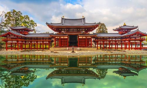 Thành phố Kyoto nổi tiếng của Nhật Bản được tạp chí du lịch Mỹ Travel + Leisure đánh giá là thành phố du lịch tốt nhất thế giới dựa trên khảo sát hàng ngàn khách du lịch. Trong ảnh là ngôi đền Byodo-in tuyệt đẹp ở Kyoto.