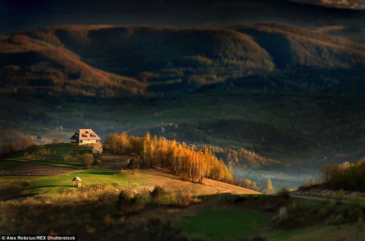 Transylvania nằm ở trung tâm Romania, được biết đến nhiều nhất về các câu chuyện liên quan đến ác quỷ Dracula.