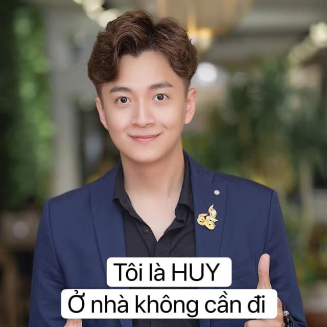 Ca sĩ Ngô Kiến Huy.