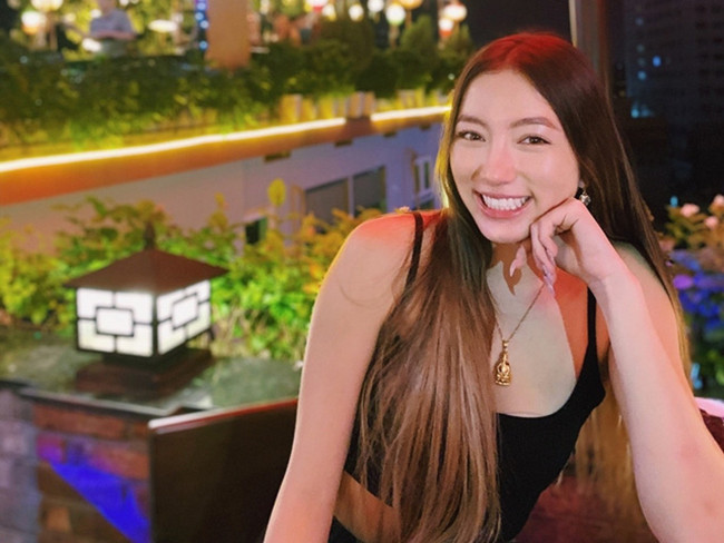 Cô còn có gương mặt lai Tây rất cuốn hút.