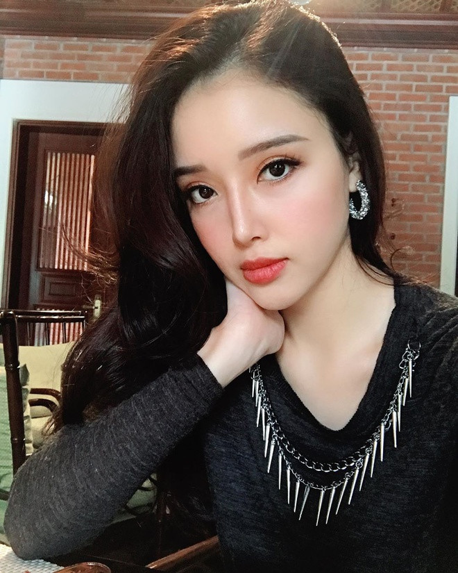 Hôm 20/3, Mai Ngọc Phượng - em gái Mai Phương Thuý - đăng lên trang cá nhân bức ảnh khoe vẻ ngoài ngày càng mặn mà, sắc sảo.