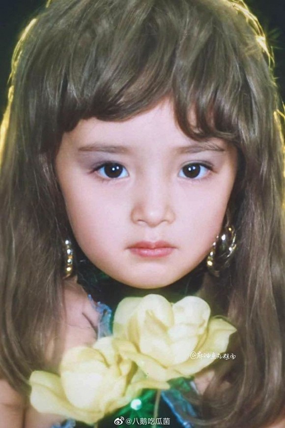 Hình ảnh Dương Mịch ngày bé.