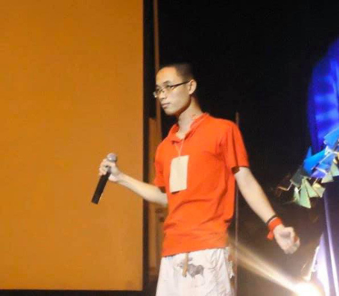 Trúc Nhân khiến người hâm mộ thích thú khi bất ngờ khoe ảnh gầy gò từ 10 năm về trước. Tại thời điểm đó, Trúc Nhân là một sinh viên trường Mỹ thuật, gầy gò, đen nhẻm và chưa biết ăn vận, chải chuốt.