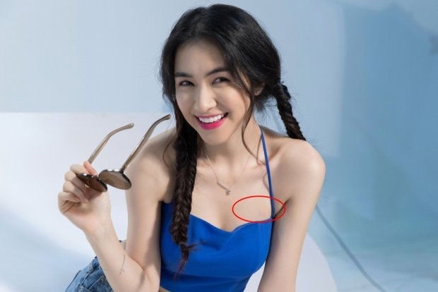 Sau chia tay Hoà Minzy hạn chế diện những bộ cánh hở để tránh gây bán tán. Tuy nhiên thời gian gần đây, người hâm mộ phát hiện nữ ca sĩ đã chính thức xoá dấn ấn của người yêu cũ. Hiện tại, Hoà Minzy cũng đang vô cùng hạnh phúc với mối tình cùng bạn trai thiếu gia.