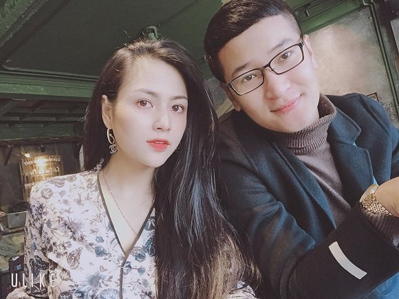 Thế nhưng, nữ diễn viên "Cô gái nhà người ta" giờ đã là "hoa có chủ". Trên trang cá nhân, Việt Hoa thoải mái chia sẻ ảnh ngọt ngào bên bạn trai của mình là Vương Trí.