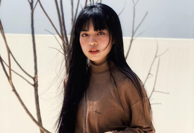 Tham gia diễn xuất trong MV mới của Jack "Là một thằng con trai" không phải Thúy Ngân như những hình ảnh rò rỉ trên mạng xã hội trước đó. Lần này “bạn gái” của Jack là gương mặt quen thuộc, được chú ý thời gian qua. Đó là Khánh Vân - người vào vai Trà Long trong dự án điện ảnh Mắt biếc ra rạp vào cuối 2019.