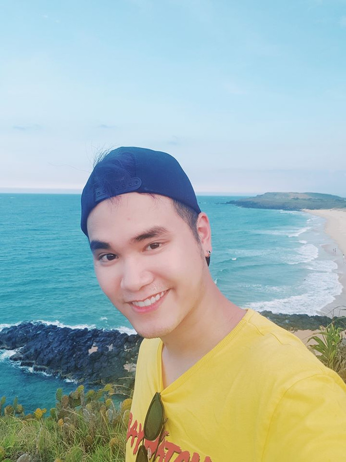 Năm 2014, Khắc Hưng tham gia với vai trò là nhà sản xuất âm nhạc chính cho album của ca sĩ Nguyễn Trần Trung Quân. "Khởi hành" đã giúp Nguyễn Trần Trung Quân mang về 2 giải Cống hiến ở hạng mục "Album của năm" và "Nghệ sĩ mới của năm".