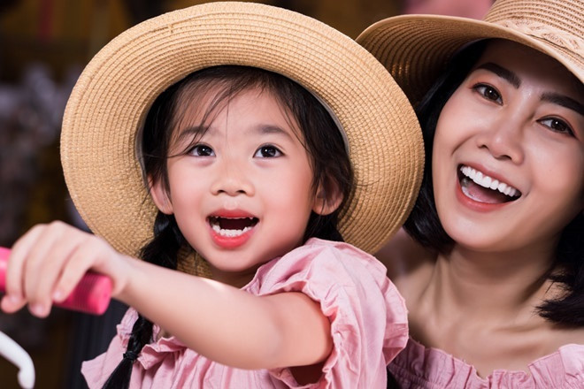 Bé Lavie sinh vào tháng 8 nên chuyến đi này cũng là món quà Mai Phương mừng con tròn 6 tuổi. Mai Phương đã dành rất nhiều tâm huyết cho chuyến đi cùng với bộ ảnh kỷ niệm này.