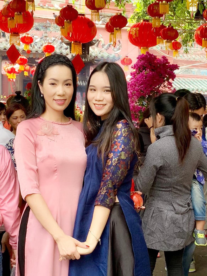 Trong một bài phỏng vấn, Trịnh Kim Chi từng thổ lộ chị và chồng vui mừng khi chứng kiến sự trưởng thành, hoàn thiện bản thân mỗi ngày của con gái lớn.