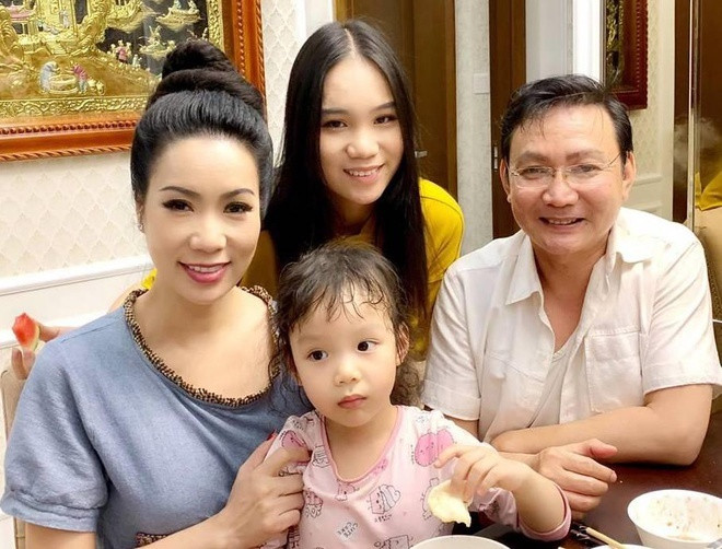 Thỉnh thoảng, ái nữ nhà Trịnh Kim Chi chỉ đăng tải vài khoảnh khắc bên gia đình, bạn bè.
