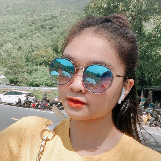 Thiện Nhân cũng chăm trang điểm, ăn mặc chỉn chu mỗi khi đi chơi, xuất hiện trước công chúng.