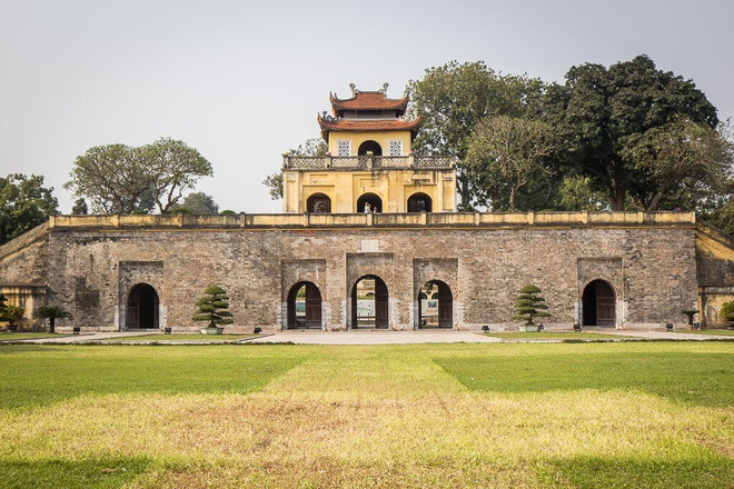 Theo sách “Việt Nam sử lược”, Thăng Long (Hà Nội) là vùng đất được nhiều triều đại chọn làm kinh đô nhất: 2 vị vua (An Dương Vương, Phùng Hưng) và 5 triều đại phong kiến (Ngô, Lý, Trần, Hậu Lê, Mạc) từng chọn vùng đất này để định đô.