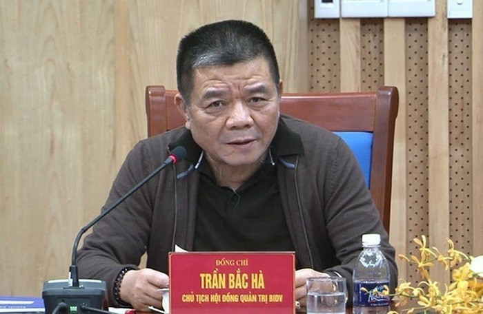 Trước khi tử vong, Cựu Chủ tịch HĐQT Ngân hàng Đầu tư và Phát triển Việt Nam BIDV Trần Bắc Hà bị giam giữ để để điều tra về những sai phạm trong hoạt động ngân hàng tại BIDV.
