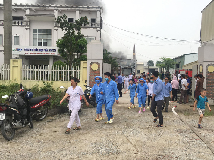 Thời điểm xảy ra vụ cháy, các công nhân bắt đầu đến giờ làm việc, rất may đã kịp di chuyển.