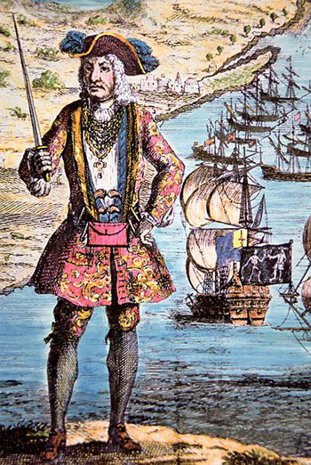 Hải tặc Roberts chỉ huy một nhóm cướp biển chuyên tấn công các tàu thuyền trong vùng biển Caribbean.