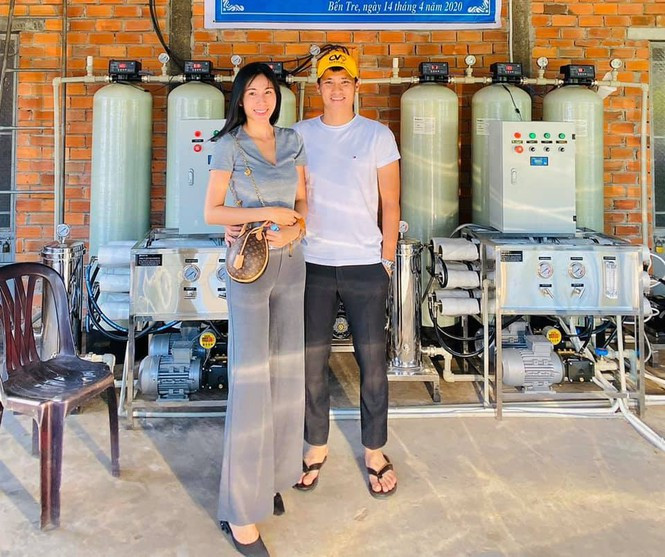 Công Vinh cũng phải thừa nhận, anh may mắn khi lấy được người vợ đảm đang, chu toàn như Thủy Tiên