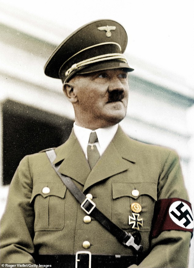 Một lính Mỹ có tên Ragnvald Borch đã có mặt tại nhà của trùm phát xít Hitler ở Berghof năm 1945. Căn nhà này bị thiệt hại khá nghiêm trọng bởi các cuộc ném bom của quân Đồng minh những ngày cuối của Thế chiến 2.