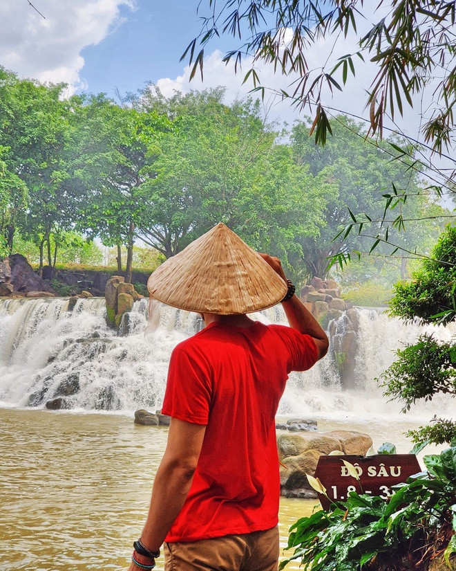 Ngoài TP Biên Hòa và TP Long Khánh, Đồng Nai còn có 9 huyện: Cẩm Mỹ, Định Quán, Long Thành, Nhơn Trạch, Tân Phú, Thống Nhất, Trảng Bom, Vĩnh Cửu và Xuân Lộc.