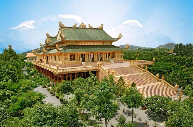 Vạn Phật Quang Đại Tòng Lâm Tự do Hòa thượng Thích Thiện Hòa, từ chùa Ấn Quang, TP. Hồ Chí Minh đến khai sơn vào năm 1958 với mục đích xây dựng nơi đây thành một đại tòng lâm có quy mô lớn, tiến đến mở Phật học viện, quy tụ Tăng Ni khắp nơi về tu học, đào tạo lực lượng kế thừa thực hiện sự nghiệp hoằng pháp độ sanh.