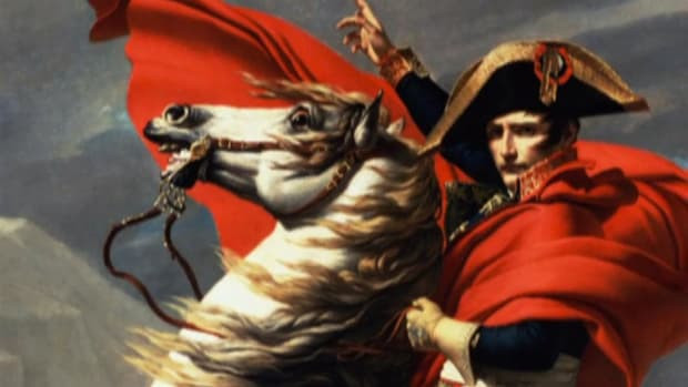 Không chỉ vậy, Nostradamus còn dự báo chuẩn xác việc Napoleon bị lưu đày ở Elba nhưng có thể trở lại những ngày tháng vinh quang. Cuối cùng, Napoleon sẽ bị thế lực ngoại bang đánh bại và mất tất cả.