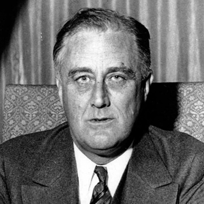 Không chỉ đắc cử Tổng thống nhiệm kỳ thứ ba, Roosevelt còn ở trong Nhà Trắng tiếp một nhiệm kỳ nữa. Theo đó, ông trở thành Tổng thống Mỹ đầu tiên và duy nhất trong lịch sử Mỹ đắc cử 4 nhiệm kỳ liên tiếp.