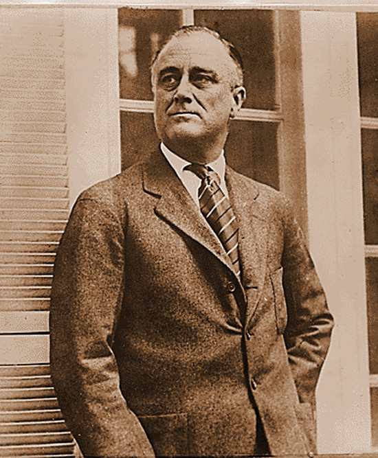 Thêm nữa, với tầm nhìn xa trông rộng, Tổng thống Roosevelt dẫn dắt đưa Mỹ vượt qua cuộc khủng hoảng kinh tế thế giới và trở thành một trong những cường quốc có sức ảnh hưởng lớn trên chính trường quốc tế.