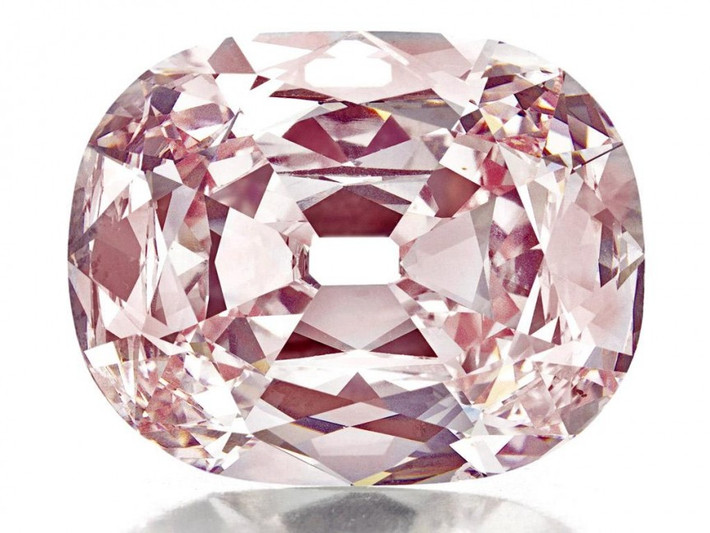 4. The Princie (40 triệu USD): Theo BBC, viên kim cương Princie (Princie Diamond) 34,65 carat này được tìm thấy tại mỏ kim cương cổ ở Golconda, miền Nam Ấn Độ. Nó từng thuộc sở hữu của gia đình hoàng tộc ở Hyderabad, một trong những tỉnh giàu có nhất của Ấn Độ thời phong kiến.
