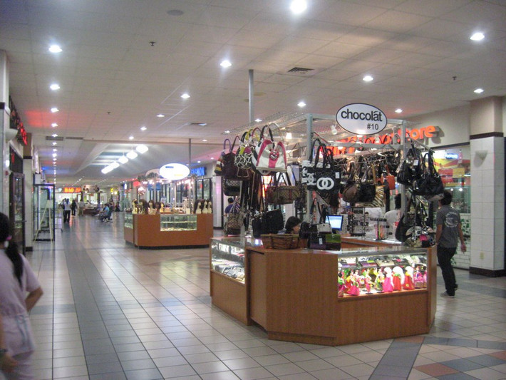 Hong Kong City Mall là điểm thu hút đông đảo cộng đồng người Mỹ gốc Á.