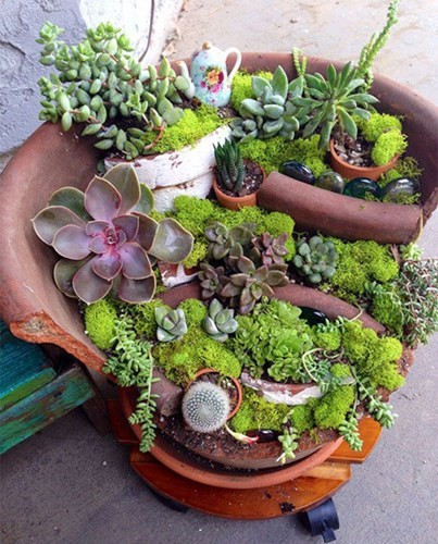 Với khuôn viên lớn, người ta thường thiết kế vườn hoa rộng rãi và nhiều cây cối hơn.