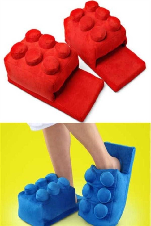 Dép chủ đề khối ghép hình khác lạ.