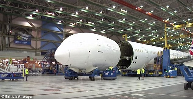 Đoạn video này được BBC công bố sau khi hãng hàng không British Airways của Anh tiếp nhận chiếc Dreamliner 787-9 đầu tiên ở sân bay Heathrow, thủ đô London, hôm 30/9.