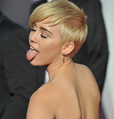 Theo một nguồn tin, Miley Cyrus tin rằng cái lưỡi của cô hiện còn được quan tâm hơn chính cả bản thân cô thế nên nữ ca sĩ không ngần ngại bỏ ra 1 triệu USD bảo hiểm cho bộ phận cơ thể này.