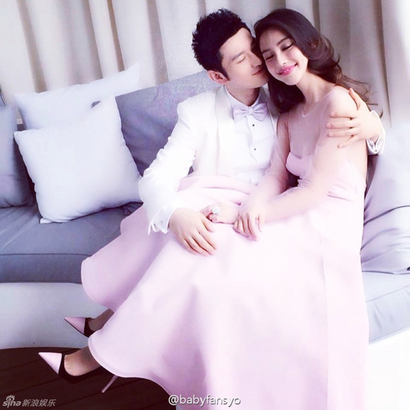Như nhiều nguồn thông tin đã đăng tải, đám cưới của Huỳnh Hiểu Minh và Angela Baby sẽ mời tới 2.000 khách với 200 bàn tiệc cưới.