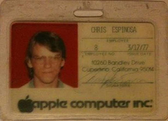 8. Nhân viên bán thời gian Chris Espinoza. Khi mới 14 tuổi, đang còn học trung học, Chris đã tham gia làm việc bán thời gian cho Apple. Hiện, ông là một trong những nhân viên kỳ cựu ở đây.