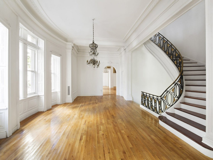Ngôi biệt thự rộng 2.250m2 có 25 phòng và 11 lò sưởi.