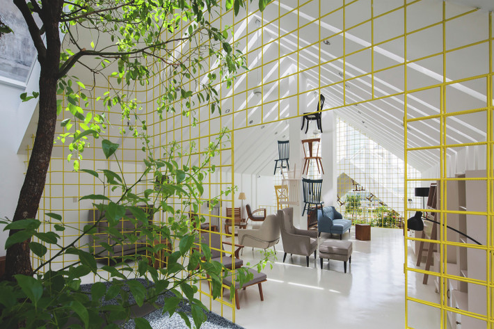 Tọa lạc tại quận Bình Tân, TP HCM, Thao Ho Home là một dự án văn phòng trưng bày các loại nội thất gỗ bền vững cho các tòa nhà dân cư, khu du lịch và các loại nhà ở khác.
