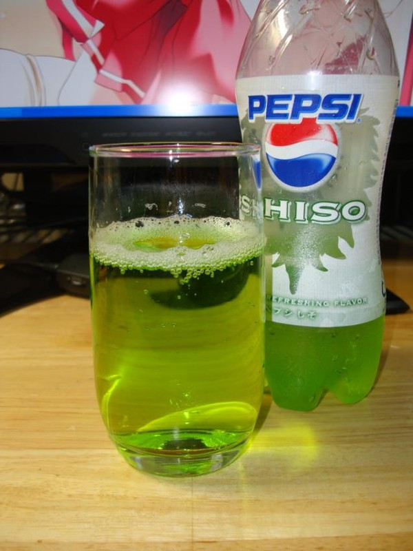 Pepsi Shiso - Nước uống vị húng quế. Shiso là một loại húng quế của Nhật Bản và mùi vị của loại đồ uống đóng chai này được mọi người đánh giá là "không khác gì nước súc miệng".