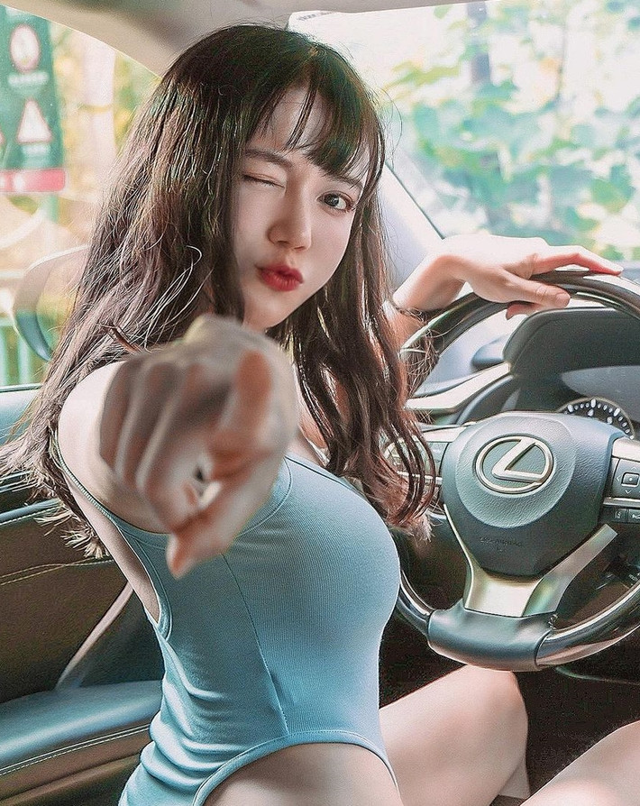 Rất nhanh, danh tính của cô nàng hot girl này được tìm ra, đó là Mễ Mao, một trong những hot girl thế hệ mới người Đài Loan.