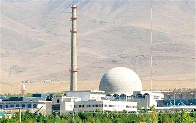 Ngày 11/4, Tổ chức Năng lượng Nguyên tử Iran (AEOI) cho biết cơ sở hạt nhân Natanz đã bị "tấn công khủng bố" chỉ vài giờ sau khi nước này xác nhận "một sự cố" dẫn tới tình trạng mất điện ở cơ sở này. Vụ nổ xảy ra 1 ngày sau khi Iran thông báo bắt đầu đưa vào hoạt động các máy ly tâm tiên tiến làm giàu urani với tốc độ nhanh hơn.