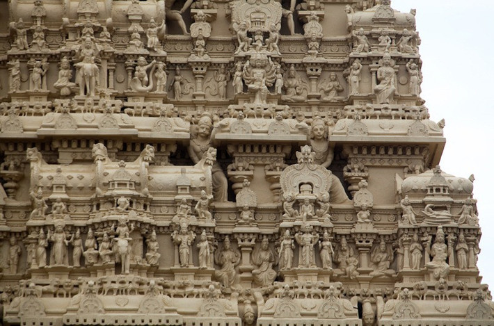 Kho báu bên trong ngôi đền Sree Padmanabhaswamy được tích lũy trong suốt hàng nghìn năm, do Vua của nhiều triều đại hiến tặng cũng như quý tộc, thương nhân...