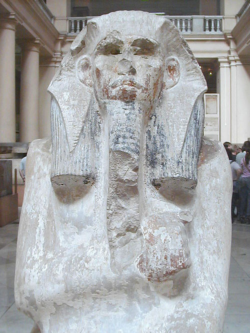 Thêm nữa, dưới sự trị vì của pharaoh Djoser, nền kinh tế của Ai Cập ổn định. Vậy nên, người dân có cuộc sống ấm no.