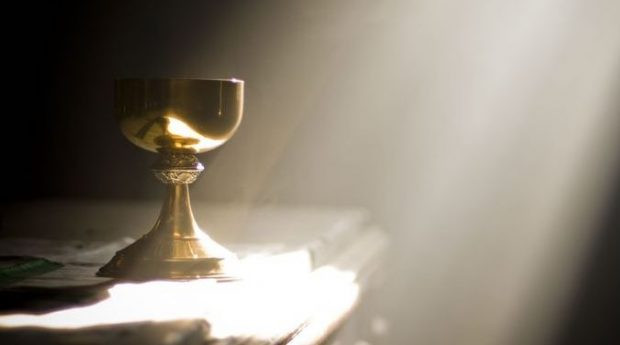 Một giai thoại khác nói về việc khi Chúa Jesus qua đời, Joseph bị giam cầm trong một lăng mộ mà không có thức ăn.