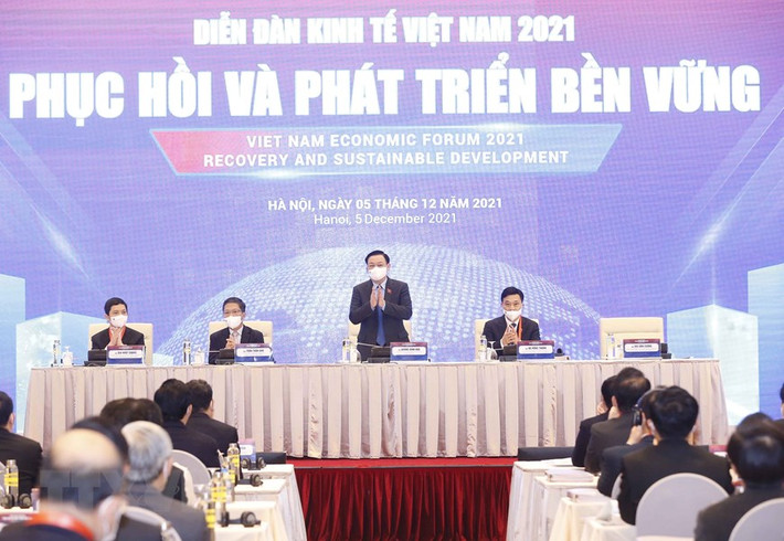 Chủ tịch Quốc hội Vương Đình Huệ và các đại biểu dự Diễn đàn Kinh tế Việt Nam 2021. (Ảnh: Doãn Tấn/TTXVN)