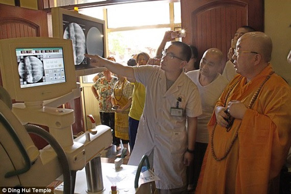 Sau khi nhà sư Từ Hiền viên tịch, các đệ tử bảo quản thi hài của ông. Sau nhiều năm, xác ướp nhà sư bị thất lạc. Đến những năm 1970, người ta tìm thấy hài cốt của nhà sư trong một hang động.